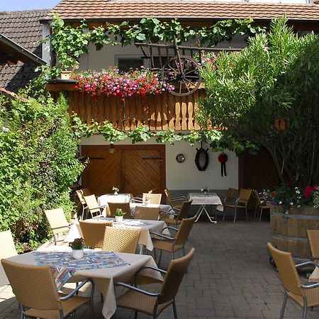 Weinhotel / Gasthaus Zur Sonne Ihringen Kültér fotó